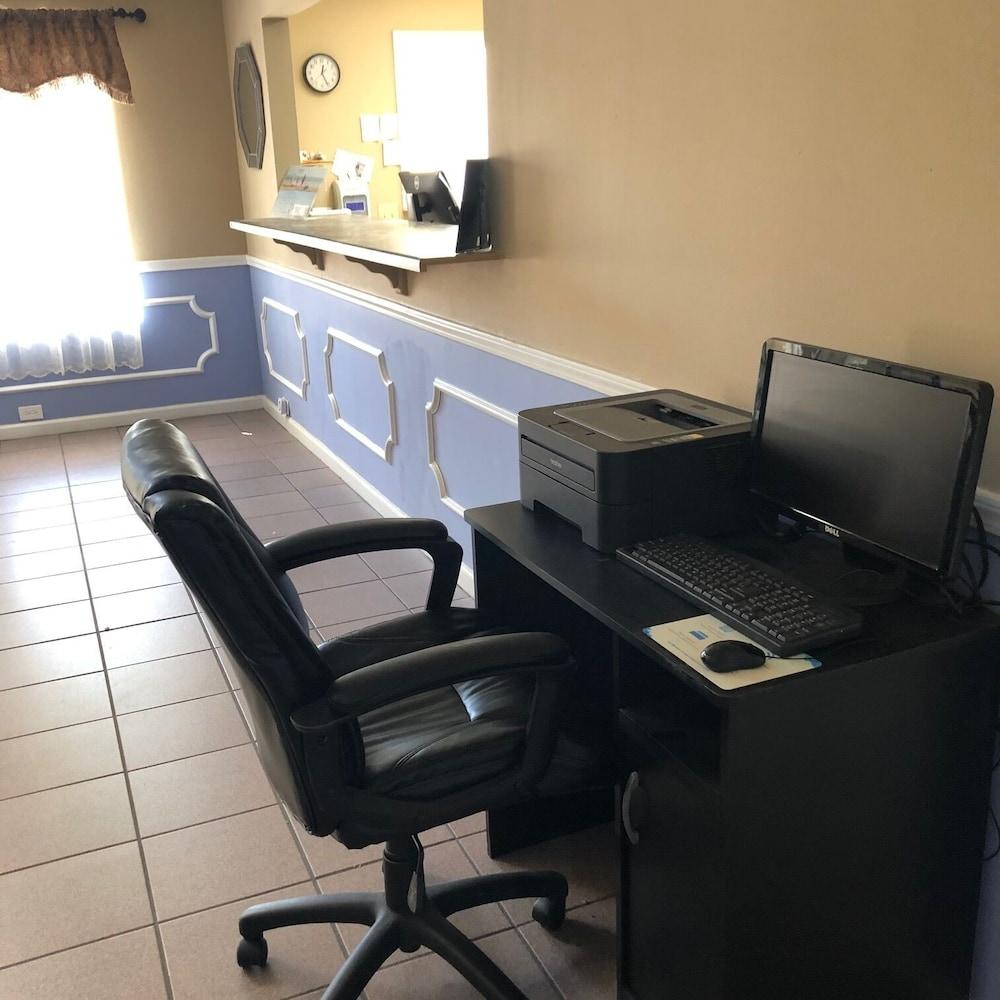 Super 8 By Wyndham Orangeburg North Motel Exterior photo