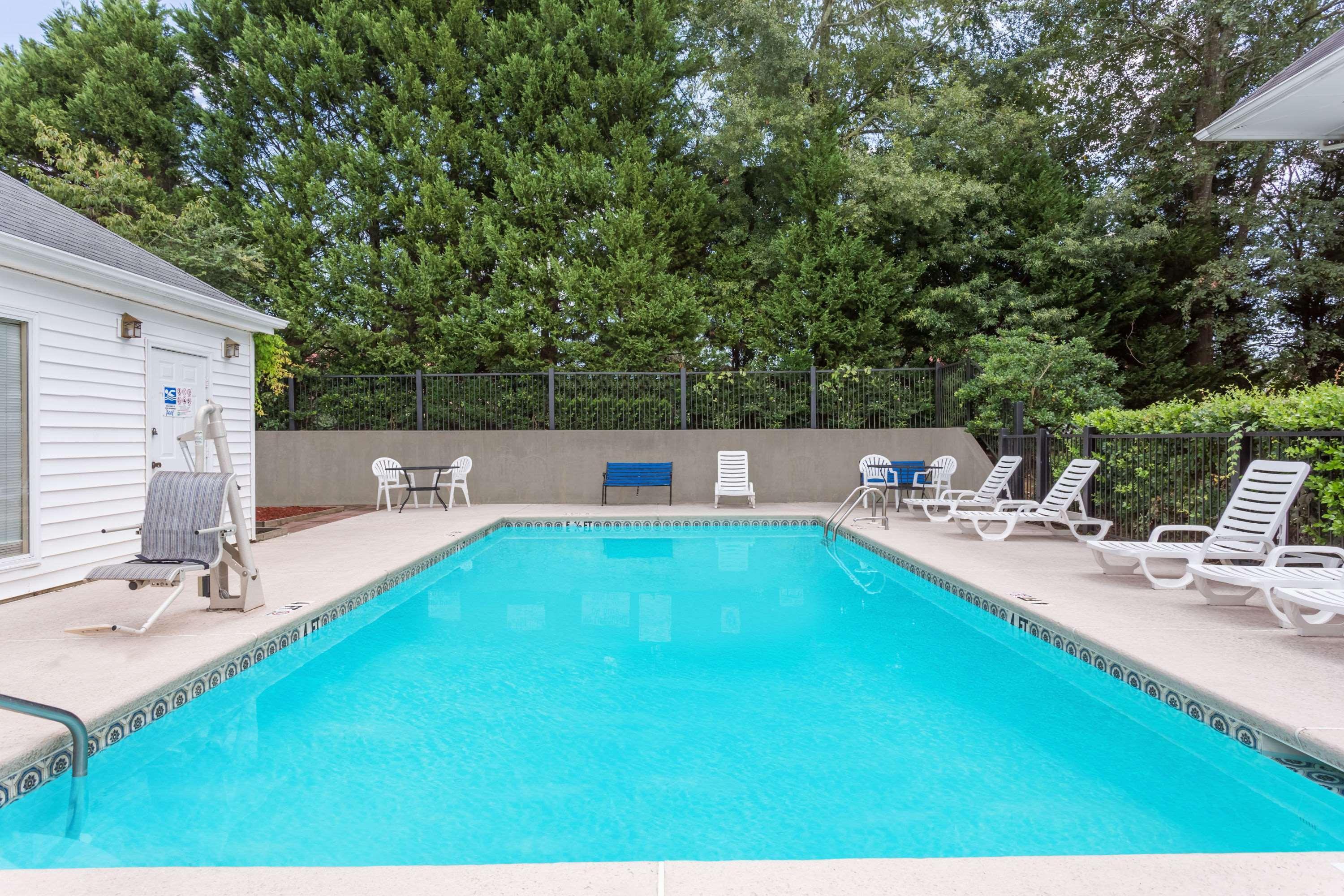 Super 8 By Wyndham Orangeburg North Motel Exterior photo